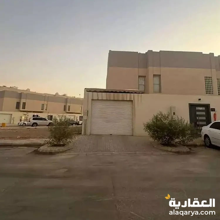 #فلة للبيع في حي الإسكان، حي المطار
