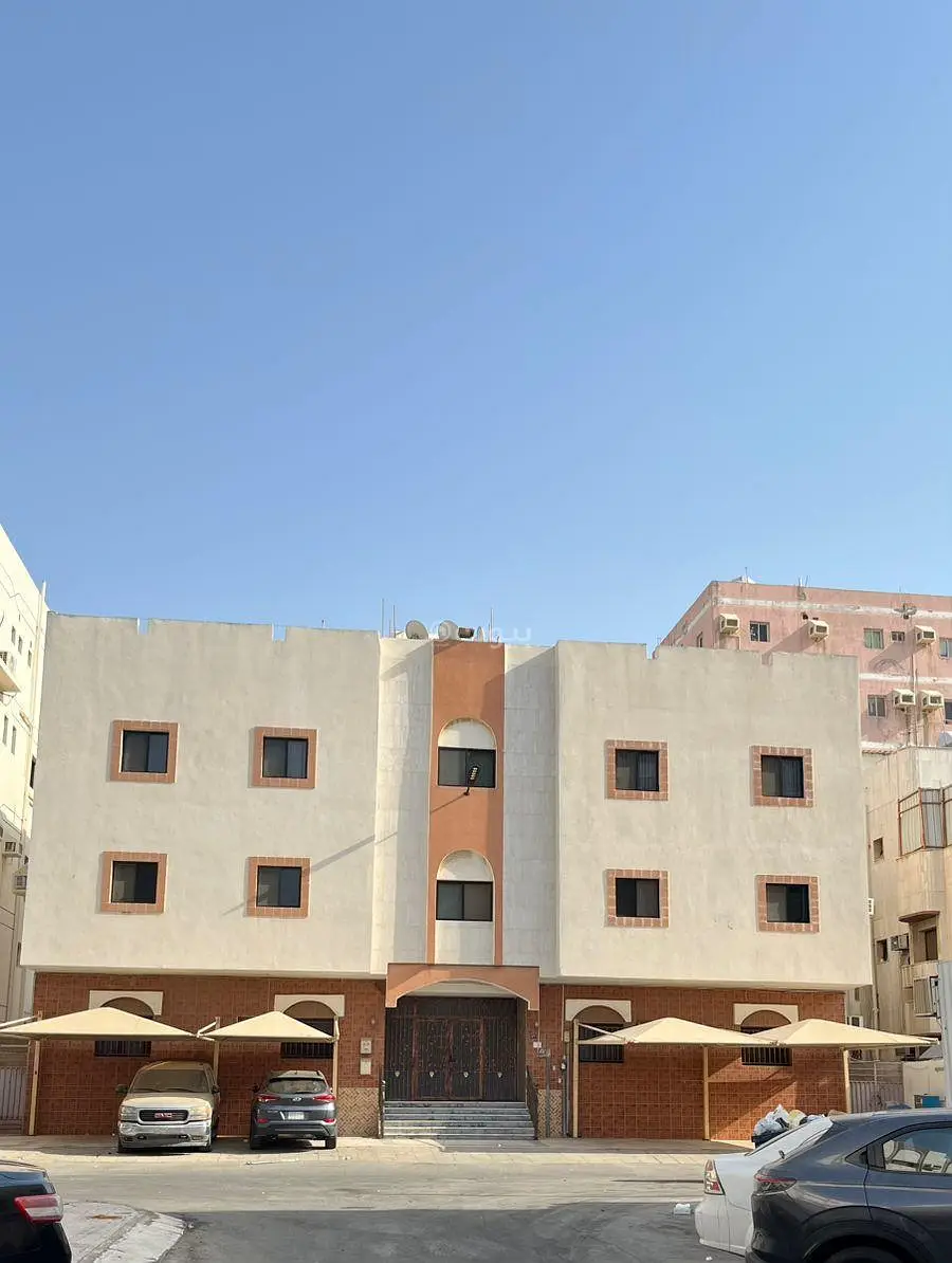 #عمارة سكنية مجددة للبيع في حي النزهة – موقع مميز
